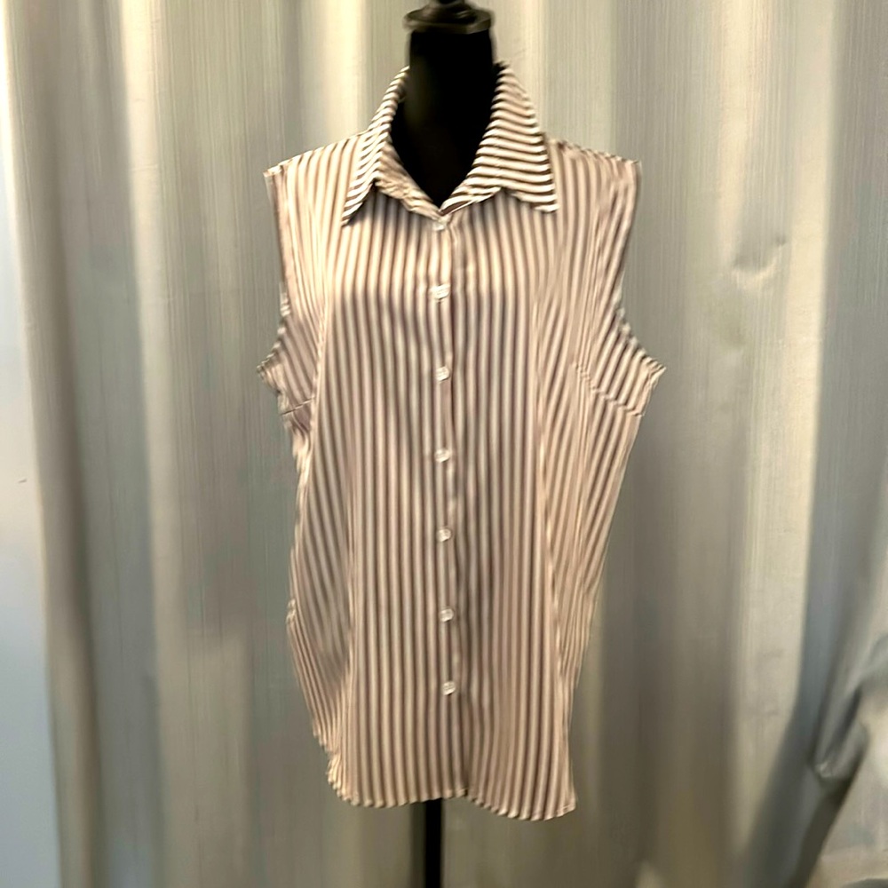 Unworn without tags size XXL sleeveless striped blouse.